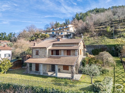 Villa in stile rustico nel centro di Chitignano