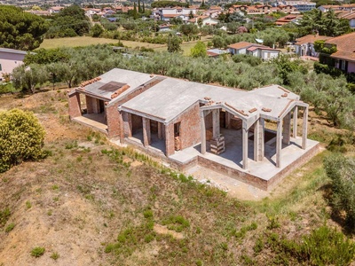 Villa im Rohbau mit außergewöhnlichem Potenzial