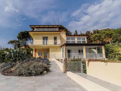 Villa mit spektakulärer Aussicht