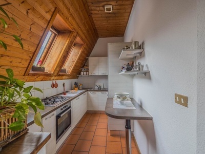 Sunny old building apartment in Meran!