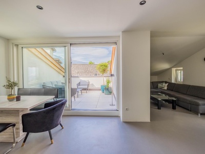 Haus mit zwei Wohneinheiten in sonniger Lage