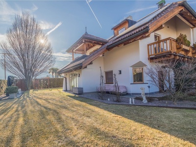 Saniertes Reiheneckhaus mit großem Privatgarten