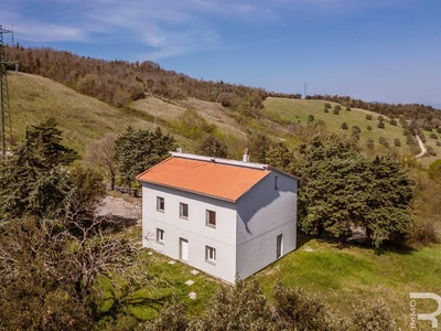 Großzügige Villa in schöner Lage