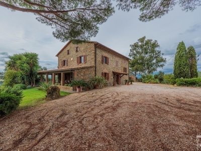 Proprietà agricola in una fantastica posizione panoramica