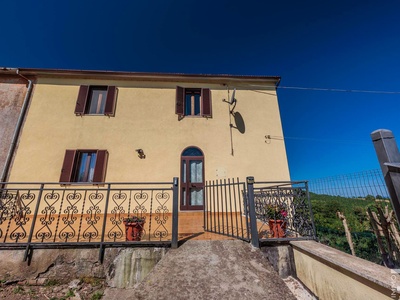 Reiheneckhaus nahe Murci