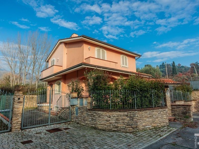 Abitare e investire: villa con ulteriore potenziale di costruzione