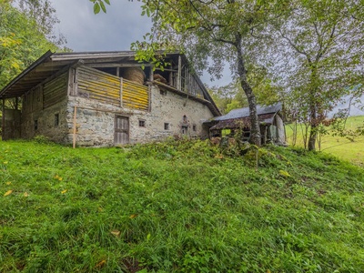Sanierungsbedürftige Almhütte mit traumhafter Aussicht auf Tione