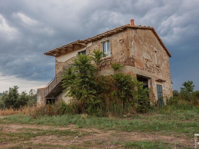 Casale da ristrutturare in ottima posizione