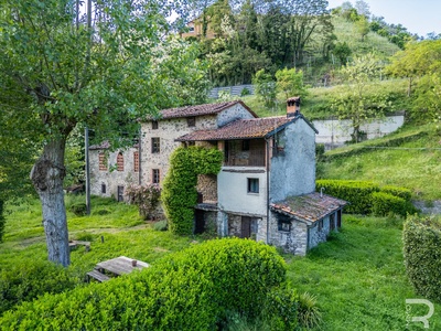 Schönes Bauernhaus mit 4 Hektar Land