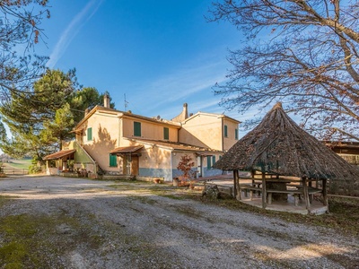 Agricultural property in the heart of Tuscany