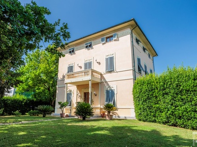 Historische Villa im Herzen von Porcari