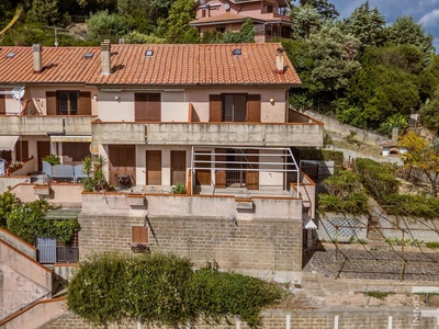 Townhouse with a beautiful view of Montorsaio