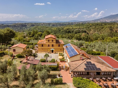 Ferienanlage mit Pool, Restaurant und viel Natur