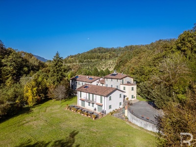 Toskanischer Borgo mit Pool, Tennisplatz und Wellnessbereich