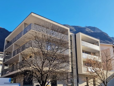 Nuova costruzione: appartamento all'ultimo piano con vista libera!