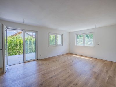Helle Wohnung mit Terrasse