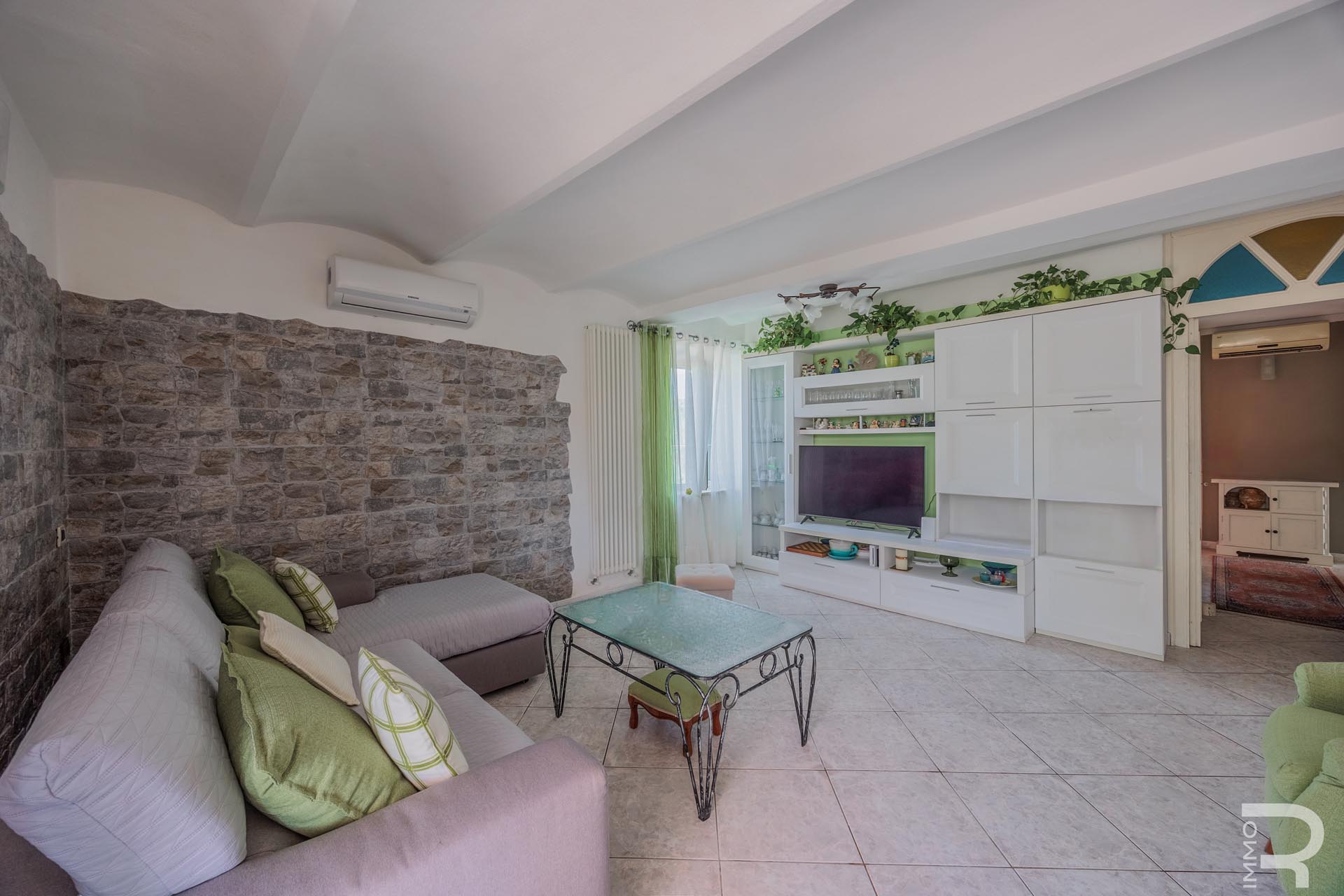 Apartment in Castagneto Carducci - Image 2