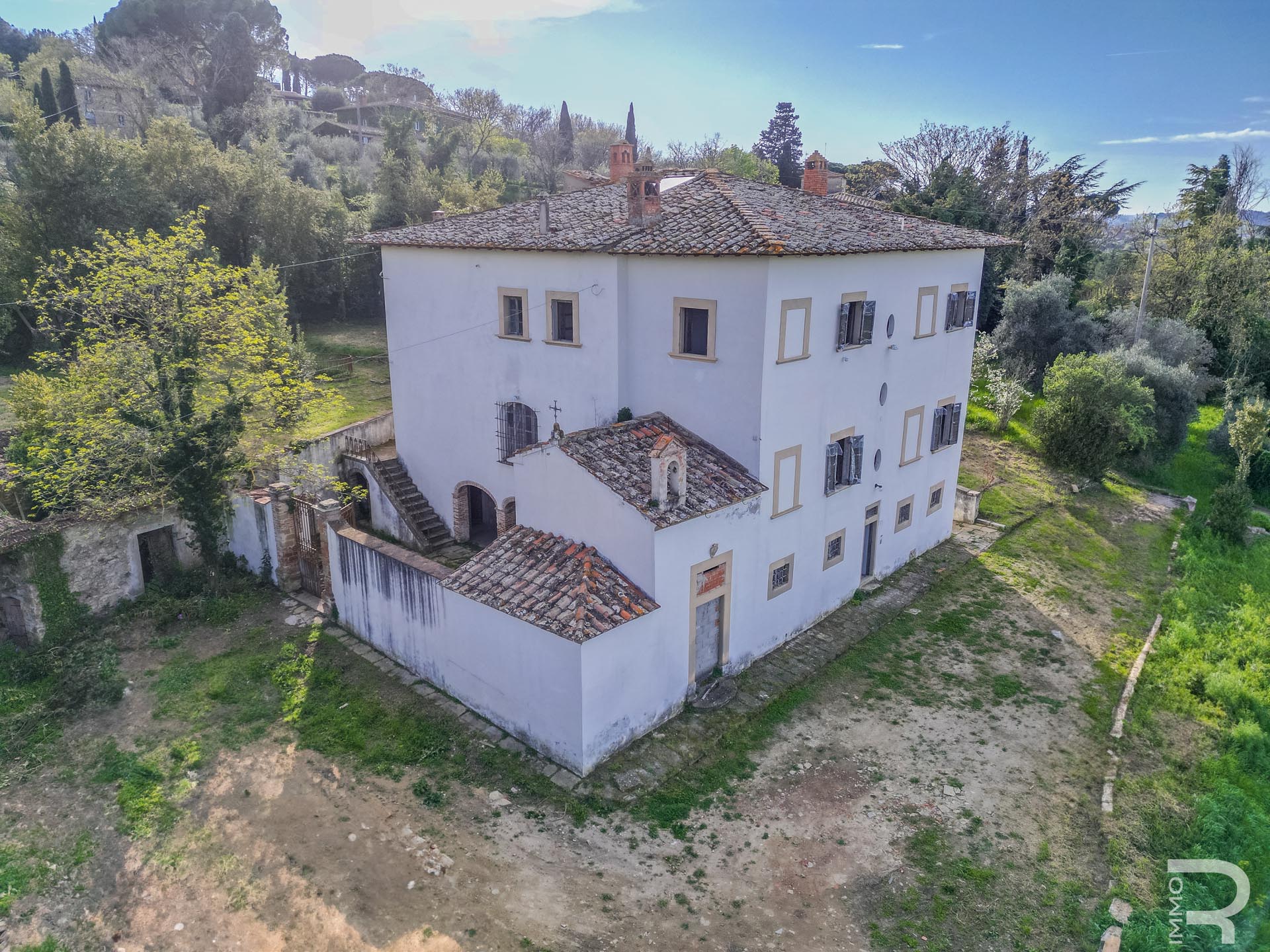 Villa in Arezzo - view 1