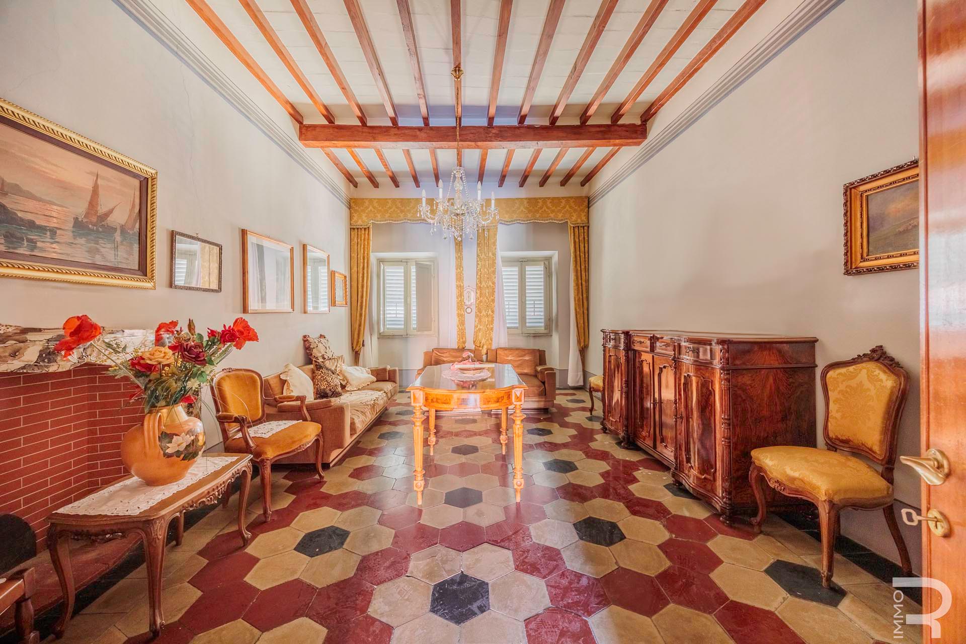 Villa in Arezzo - view 1