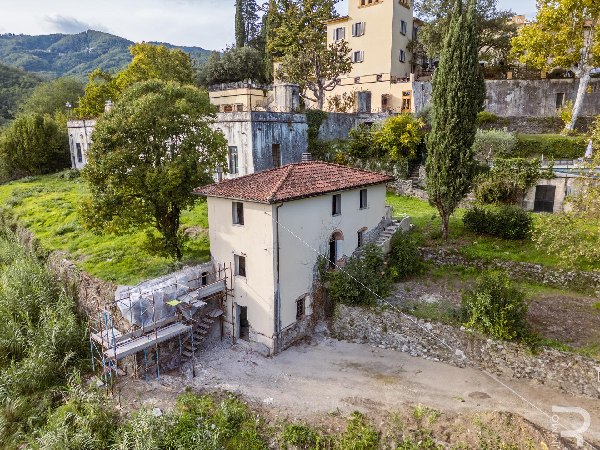Villa in Pistoia - view 1