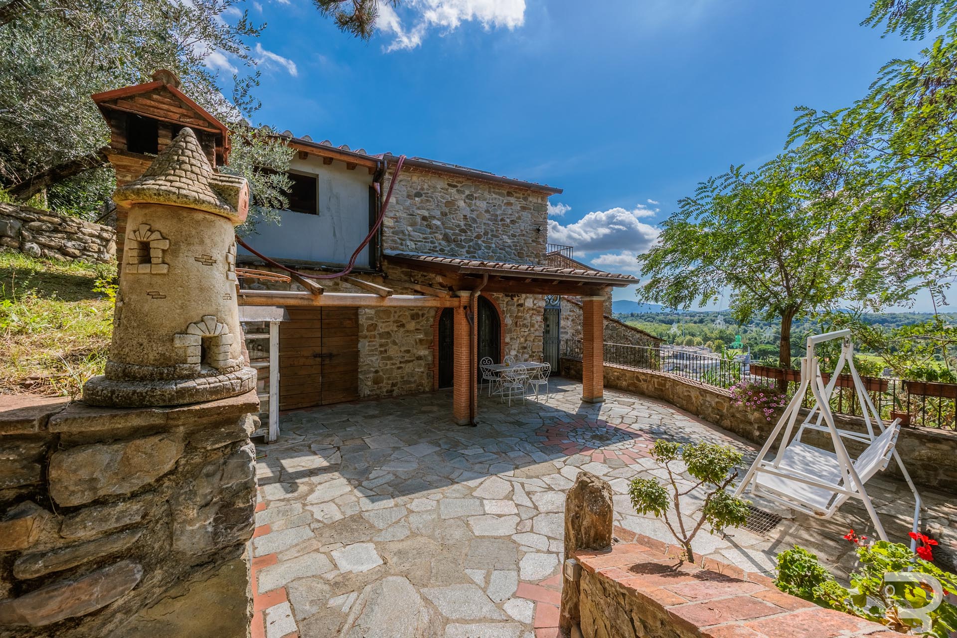 House in Capolona - view 1
